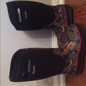 Boys bogs size 10